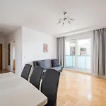 Ursynow Romera Chic By Bookinghost Apartmán
