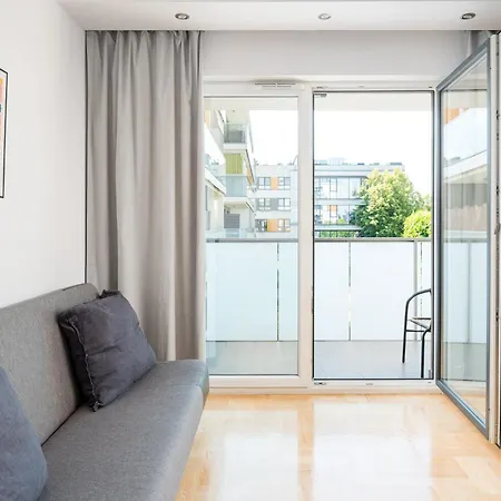 Ursynow Romera Chic By Bookinghost * ワルシャワ