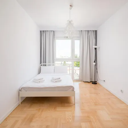 Ursynow Romera Chic By Bookinghost * Warsaw