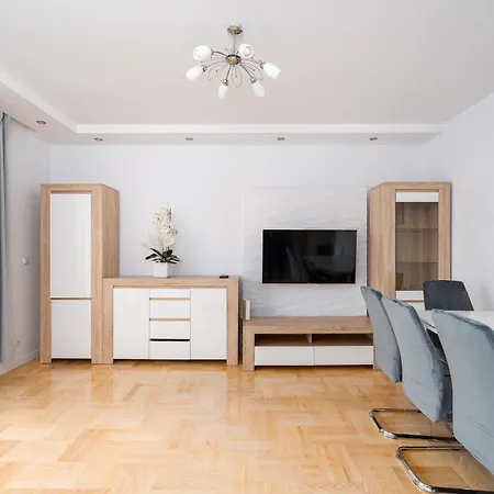 Ursynow Romera Chic By Bookinghost Warsaw